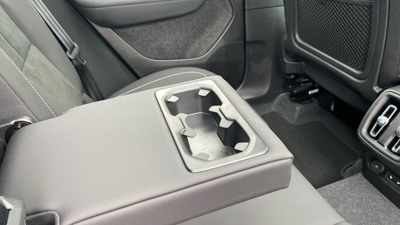 Volvo XC40 2.0 B3P Ultimate Dark 5dr Auto Petrol Estate